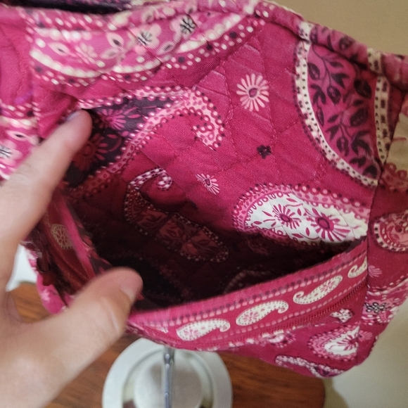 Vera Bradley Mesa Red Paisley Quilted Crossbody Purse - Picture 4 of 9